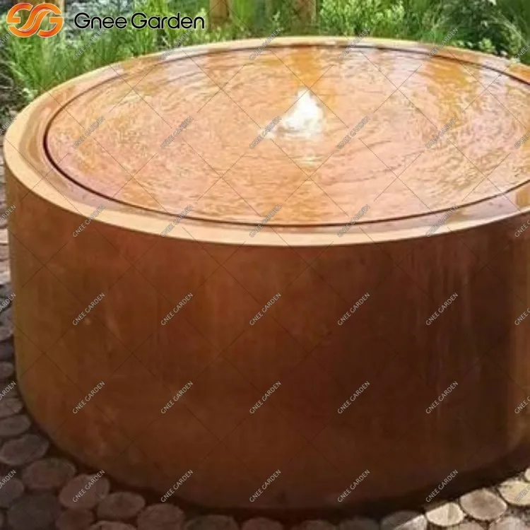 Fontana in acciaio Corten per l'atmosfera del giardino