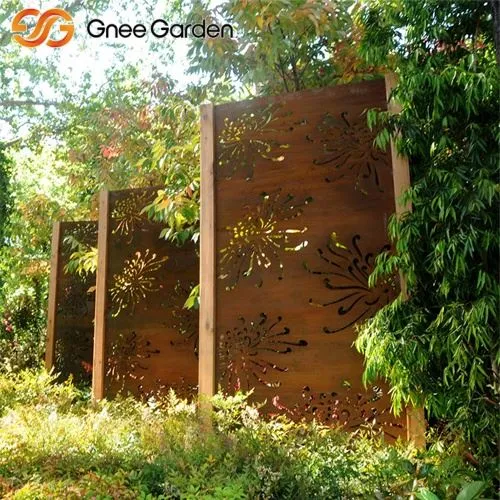 Schermo corten rustico con pattern di crisantemo