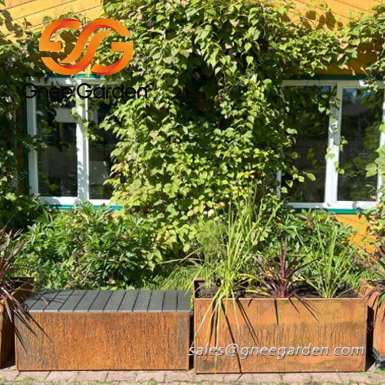 Arredo urbano in acciaio resistente agli agenti atmosferici